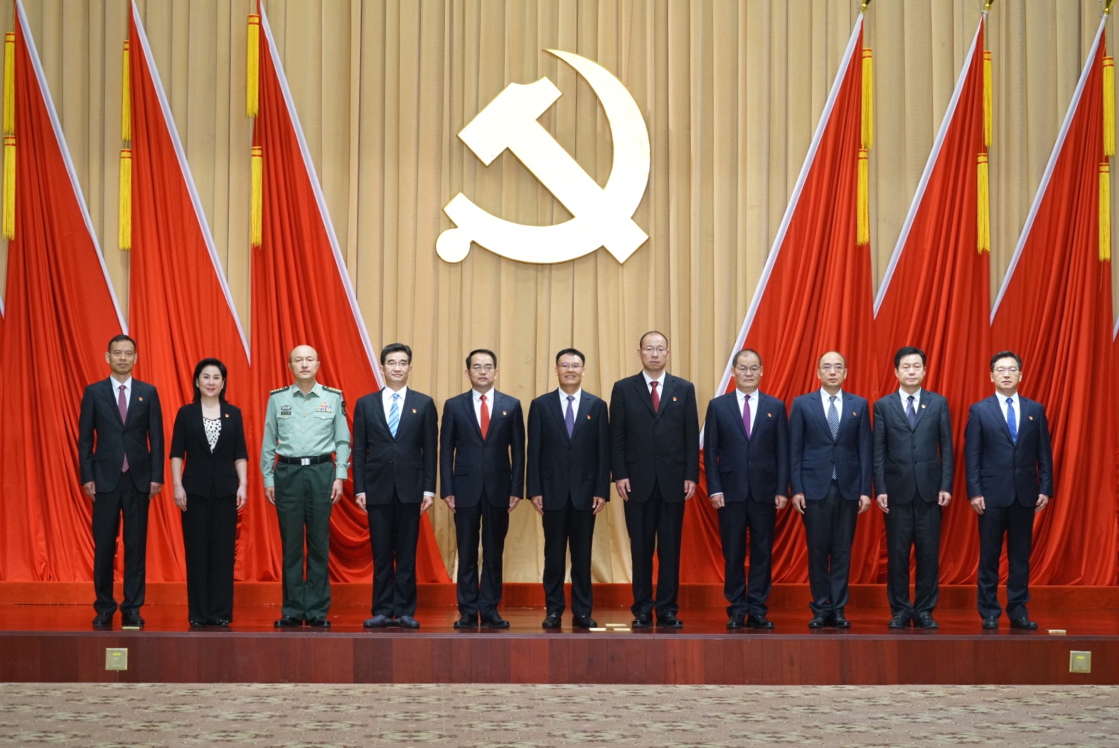 信陽(yáng)市委常委名單最新揭曉，小巷中的獨(dú)特風(fēng)味等你來(lái)探索之旅